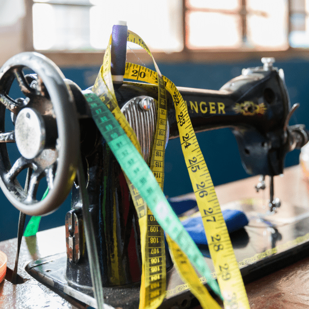 Sewing-Machine-Table